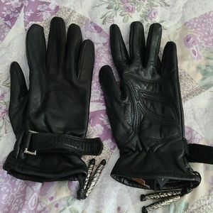 Leather gloves